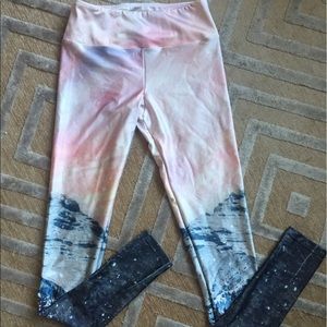 Goldsheep Pink Mountain leggings. Sz med.